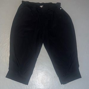 GapFit black capris. size XL.